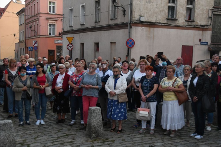 Droga Krzyżowa na górę 