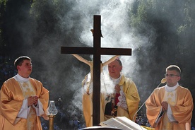 – Szukających przebaczenia i umocnienia w wierze Maryja prowadzi do Jezusa – mówił bp Andrzej Jeż.