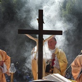 – Szukających przebaczenia i umocnienia w wierze Maryja prowadzi do Jezusa – mówił bp Andrzej Jeż.