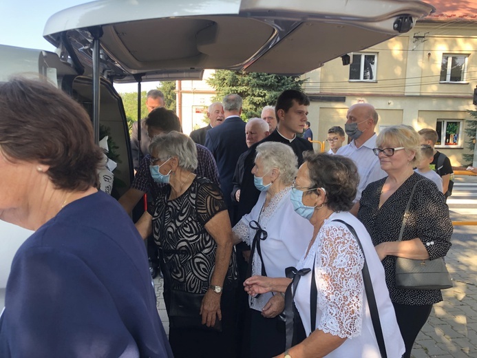 Ostatnie pożegnanie śp. ks. Edwarda Brączka w Bulowicach