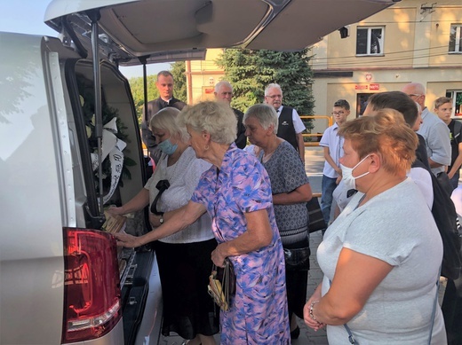 Ostatnie pożegnanie śp. ks. Edwarda Brączka w Bulowicach