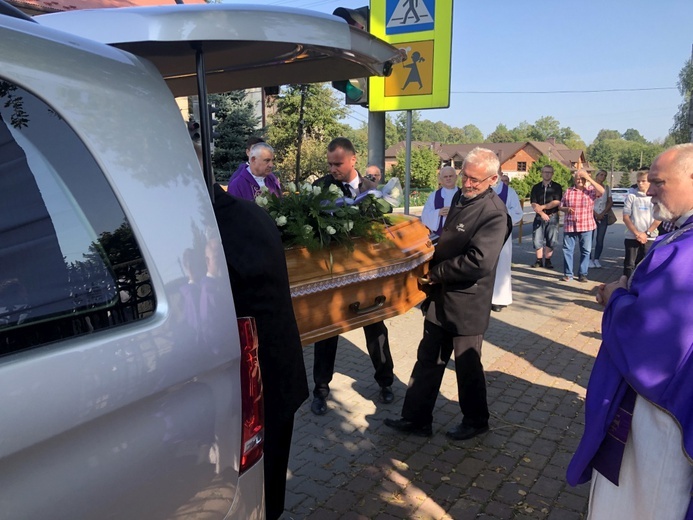 Ostatnie pożegnanie śp. ks. Edwarda Brączka w Bulowicach