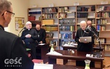 Poranną część obrad duchowni rozpoczęli wspólną modlitwą liturgią godzin.