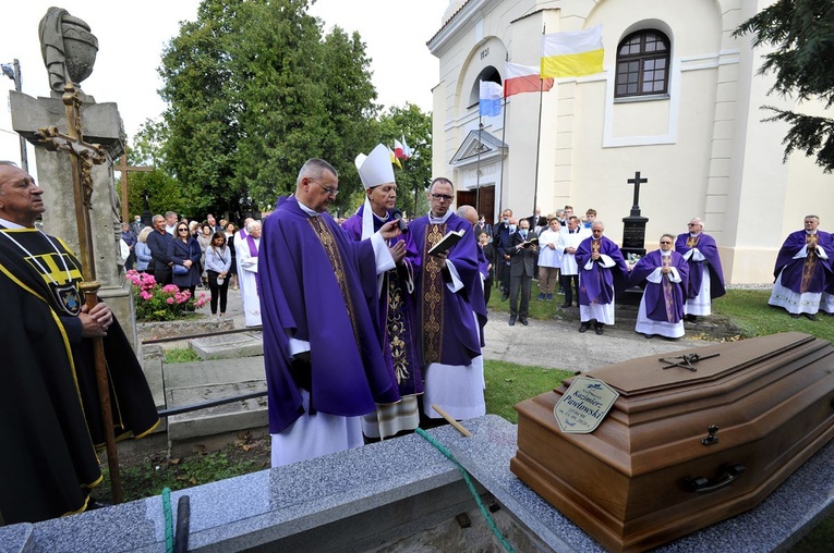 Pułtusk. Pogrzeb ks. kan. Kazimierza Pawłowskiego