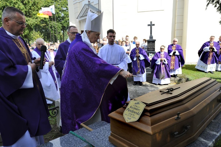 Pułtusk. Pogrzeb ks. kan. Kazimierza Pawłowskiego