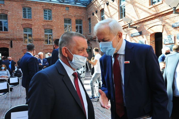 Krzyże Wolności i Solidarności dla działaczy Niezależnego Zrzeszenia Studentów