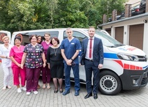Nowy ambulans to niezwykły dar dla pacjentów Hospicjum Dobrego Samarytanina