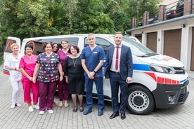 Nowy ambulans to niezwykły dar dla pacjentów Hospicjum Dobrego Samarytanina