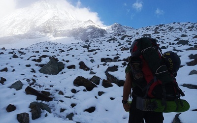 Kleryk w drodze na Mont Blanc.