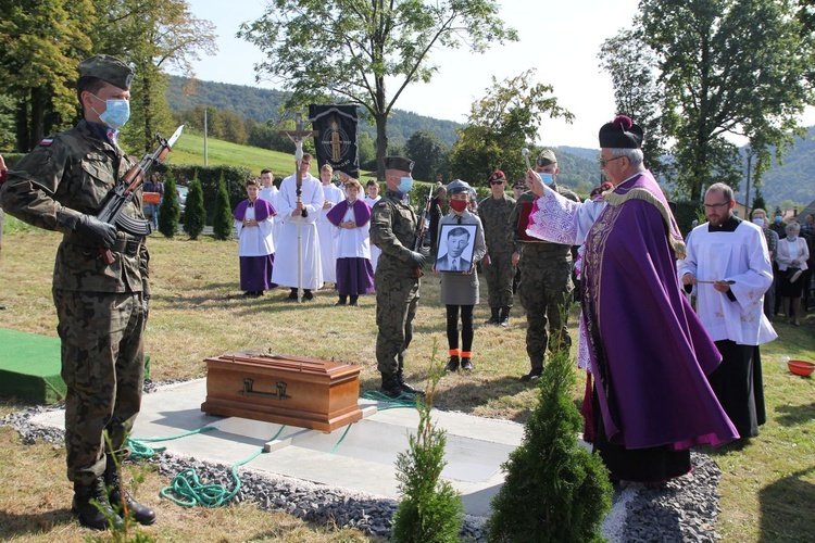 Pogrzeb ppor. Mieczysława Kozłowskiego - Żołnierza Niezłomnego - w Rzykach