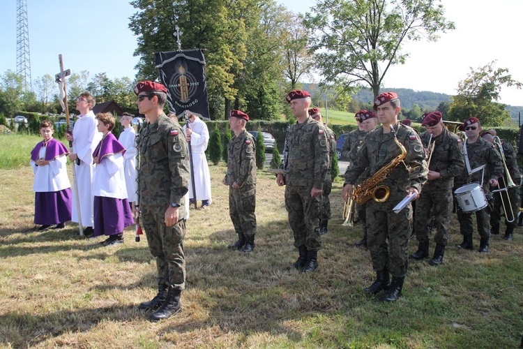 Pogrzeb ppor. Mieczysława Kozłowskiego - Żołnierza Niezłomnego - w Rzykach