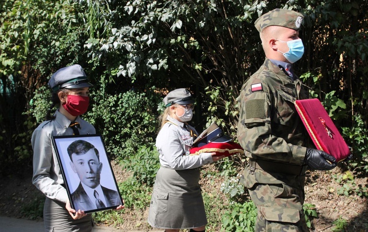 Pogrzeb ppor. Mieczysława Kozłowskiego - Żołnierza Niezłomnego - w Rzykach