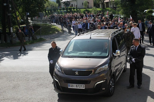 Pogrzeb ppor. Mieczysława Kozłowskiego - Żołnierza Niezłomnego - w Rzykach