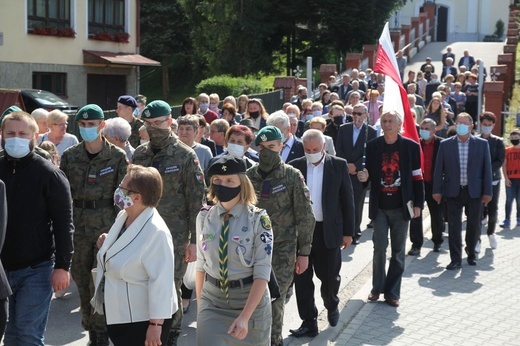 Pogrzeb ppor. Mieczysława Kozłowskiego - Żołnierza Niezłomnego - w Rzykach
