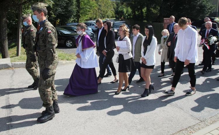 Pogrzeb ppor. Mieczysława Kozłowskiego - Żołnierza Niezłomnego - w Rzykach