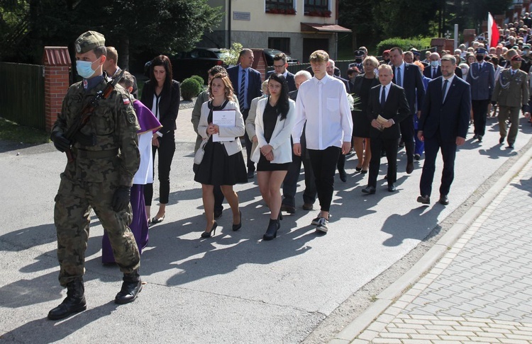 Pogrzeb ppor. Mieczysława Kozłowskiego - Żołnierza Niezłomnego - w Rzykach