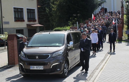 Pogrzeb ppor. Mieczysława Kozłowskiego - Żołnierza Niezłomnego - w Rzykach