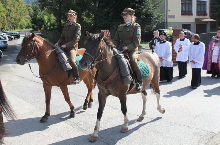 Pogrzeb ppor. Mieczysława Kozłowskiego - Żołnierza Niezłomnego - w Rzykach