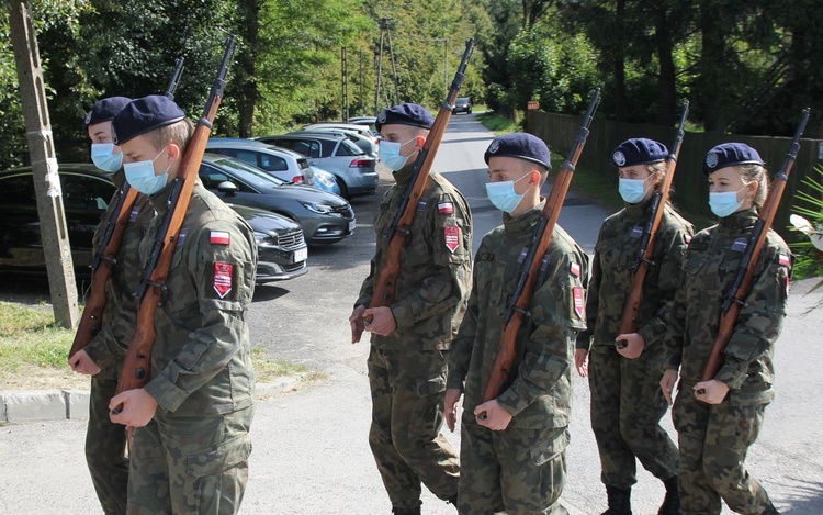 Pogrzeb ppor. Mieczysława Kozłowskiego - Żołnierza Niezłomnego - w Rzykach