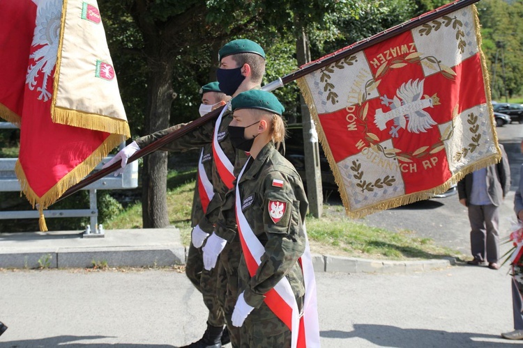 Pogrzeb ppor. Mieczysława Kozłowskiego - Żołnierza Niezłomnego - w Rzykach