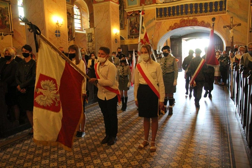 Pogrzeb ppor. Mieczysława Kozłowskiego - Żołnierza Niezłomnego - w Rzykach