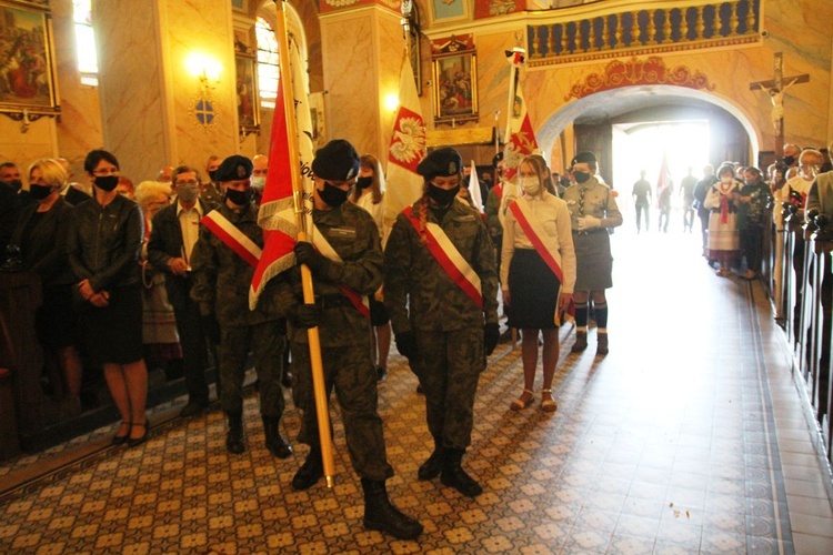 Pogrzeb ppor. Mieczysława Kozłowskiego - Żołnierza Niezłomnego - w Rzykach