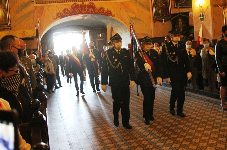 Pogrzeb ppor. Mieczysława Kozłowskiego - Żołnierza Niezłomnego - w Rzykach