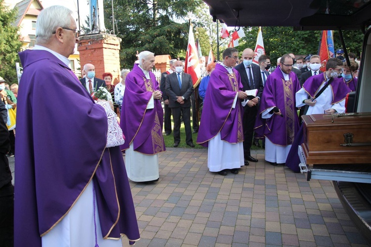 Pogrzeb ppor. Mieczysława Kozłowskiego - Żołnierza Niezłomnego - w Rzykach