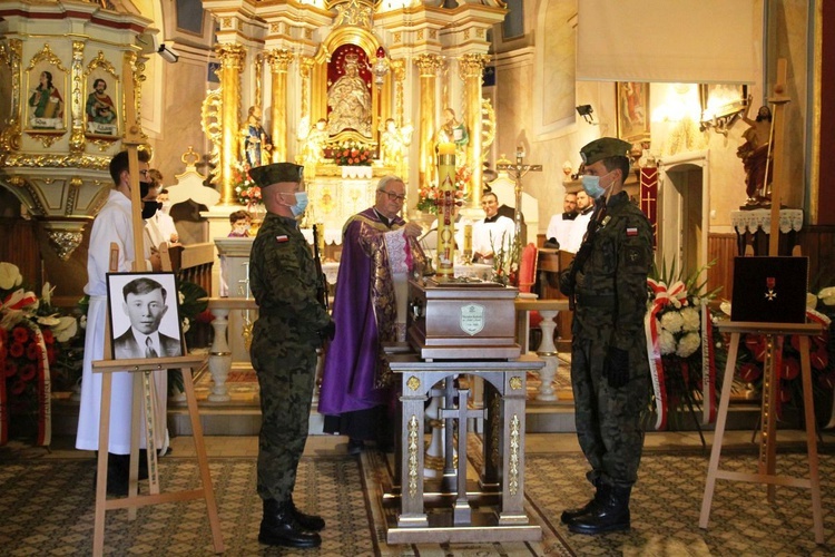 Uroczystości pogrzebowe ppor. Mieczysława Kozłowskiego w Rzykach.