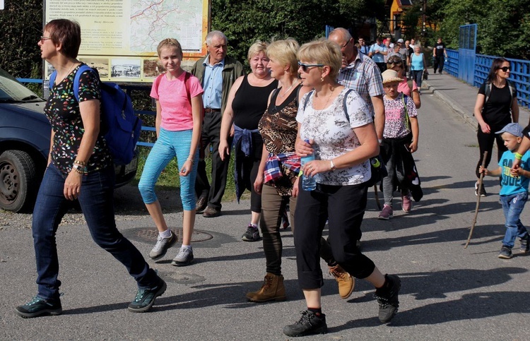 Zwardoń i Skalite - pierwsze transgraniczne nabożeństwo Drogi Krzyżowej - 2020