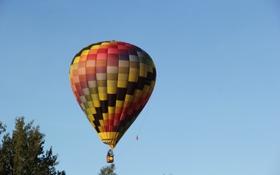 Nad miastem mozna było obserwować kolorowe latajace balony.