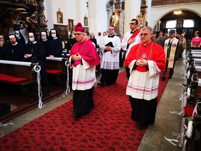 Procesja z relikwiami świętych ulicami Wrocławia