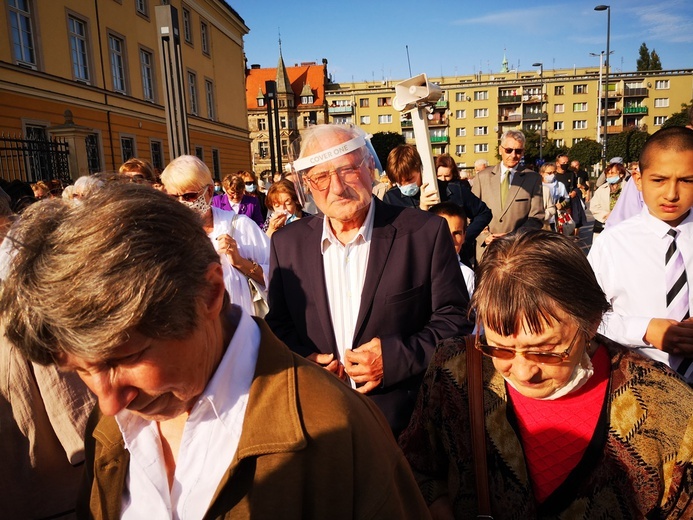 Procesja z relikwiami świętych ulicami Wrocławia