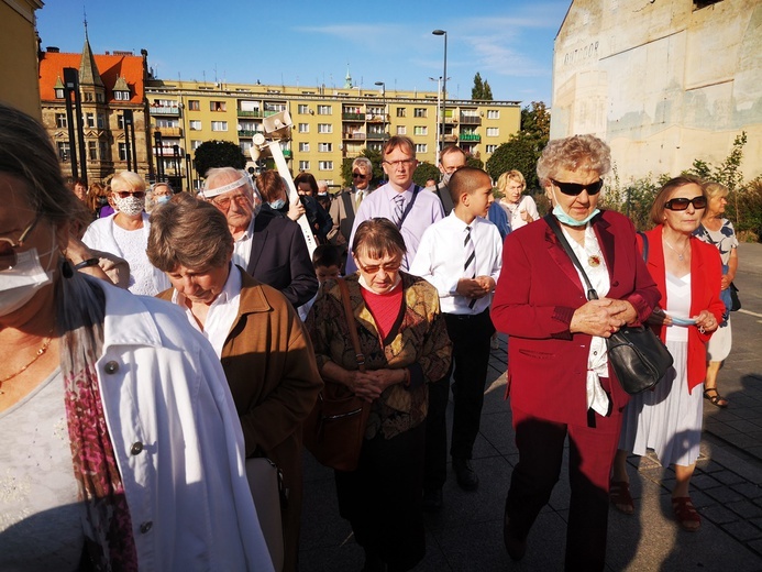 Procesja z relikwiami świętych ulicami Wrocławia