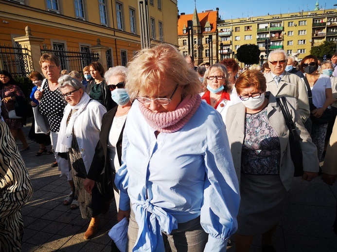 Procesja z relikwiami świętych ulicami Wrocławia