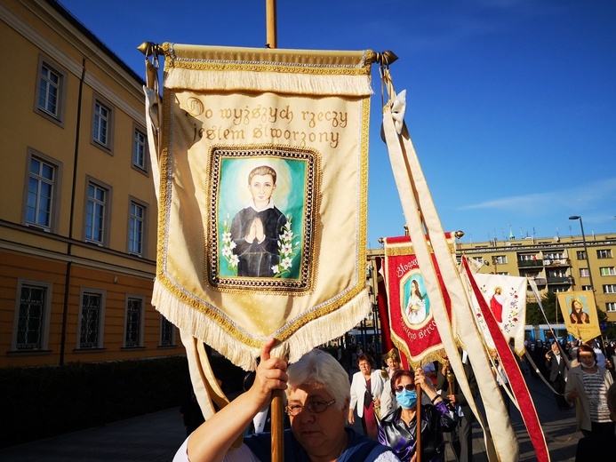 Procesja z relikwiami świętych ulicami Wrocławia