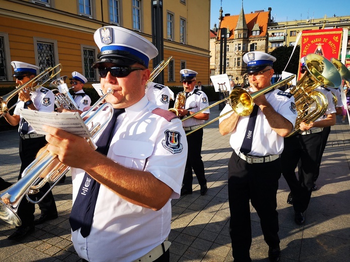 Procesja z relikwiami świętych ulicami Wrocławia