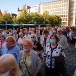 Procesja z relikwiami świętych ulicami Wrocławia