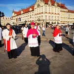 Procesja z relikwiami świętych ulicami Wrocławia