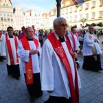 Procesja z relikwiami świętych ulicami Wrocławia