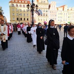 Procesja z relikwiami świętych ulicami Wrocławia