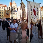 Procesja z relikwiami świętych ulicami Wrocławia