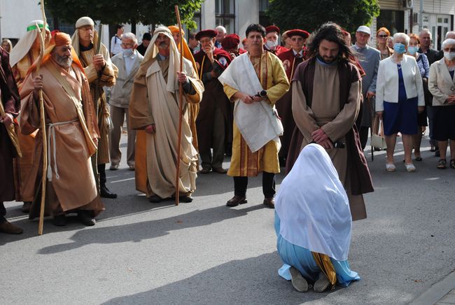 Rudnik nad Sanem. Religijna inscenizacja