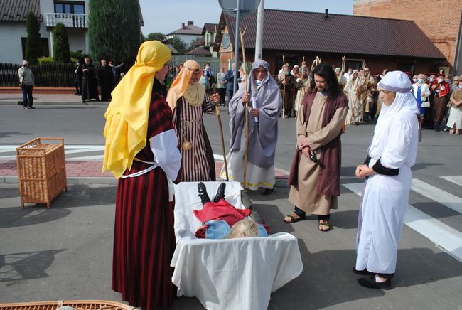 Rudnik nad Sanem. Religijna inscenizacja