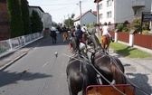 Konna procesja z kościoła w Ostropie