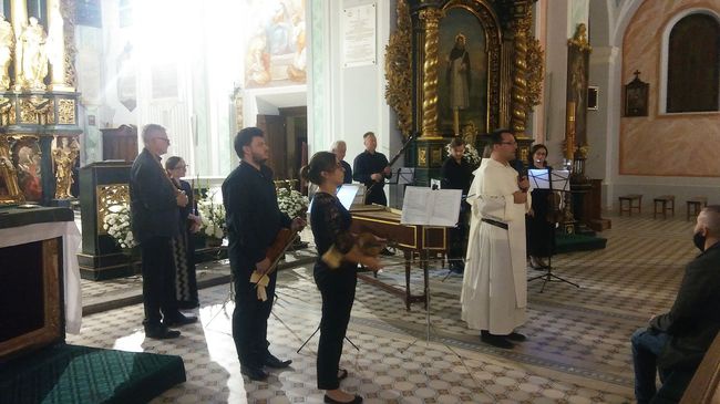 Koncert w klasztorze ojców dominikanów.