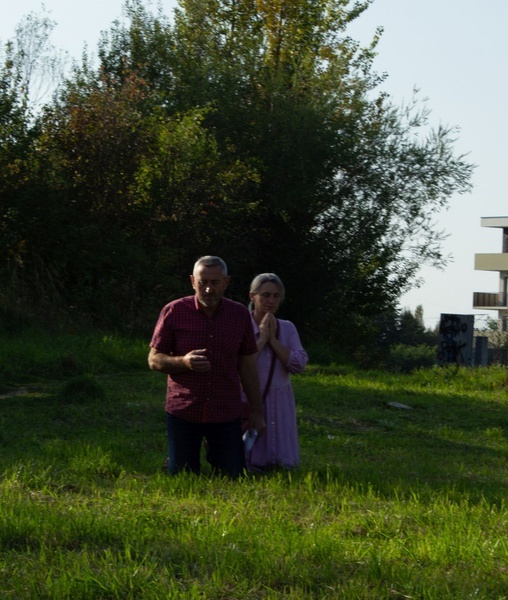 Msza św. pod XIX-wiecznym krzyżem na bielskim os. Langiewicza