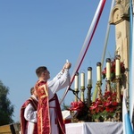 Msza św. pod XIX-wiecznym krzyżem na bielskim os. Langiewicza