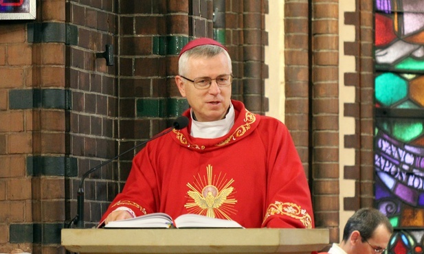 Uczeń, katecheta, a później biskup. Jak patrzy na nauczanie religii?