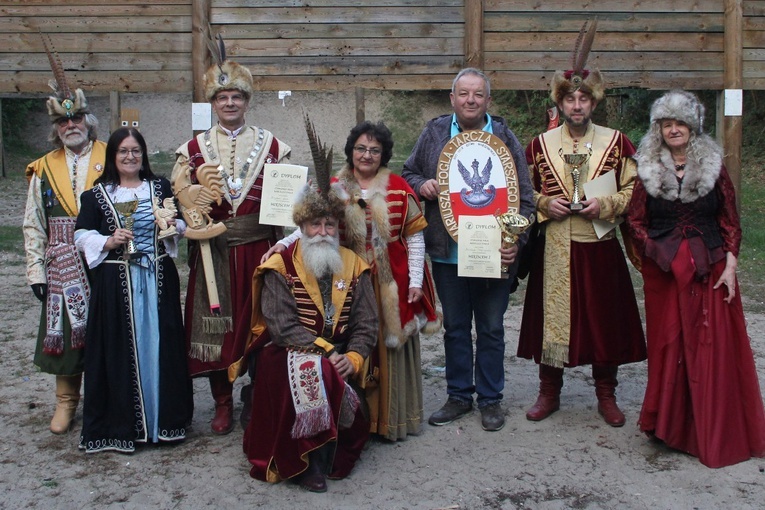 Uczestnicy IV Strzelania Królewskiego. Od lewej Mariusz Fogiel, Maria Łęcka, Bogdan Łęcki. 